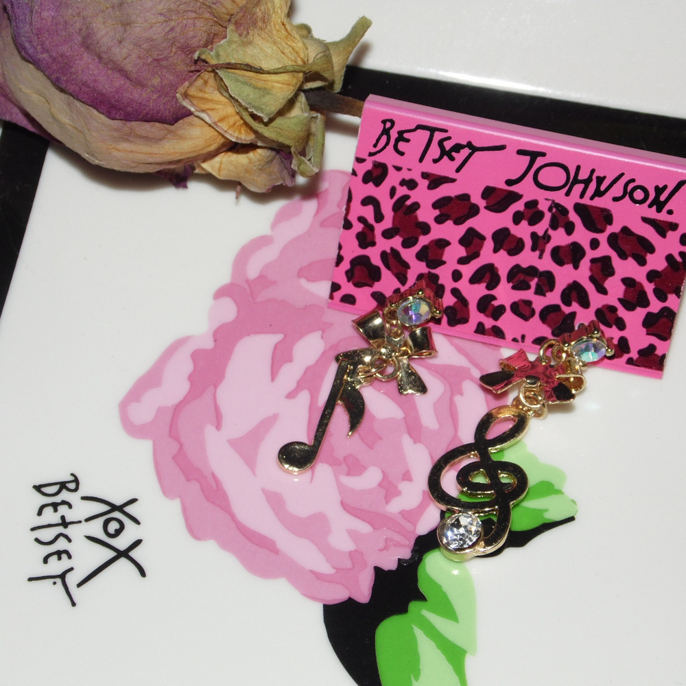NEW BETSEY JOHNSON FASHION JEWELRY EARRINGS ~ PM31